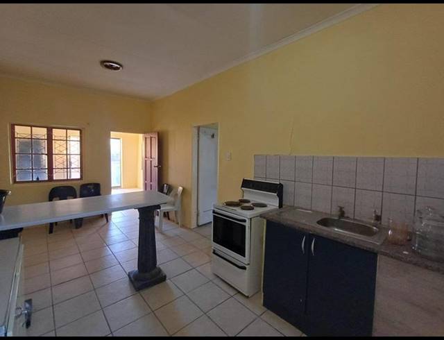 2 BEDROOM PROPERTY TO RENT IN BOOYSENS